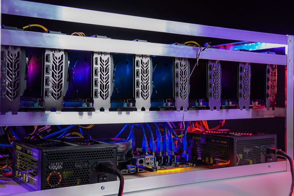 современная ферма из видеокарт rgb подсветка